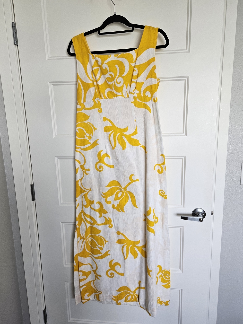 Maxi Dress Yellow Floral with Square Neck and train in back